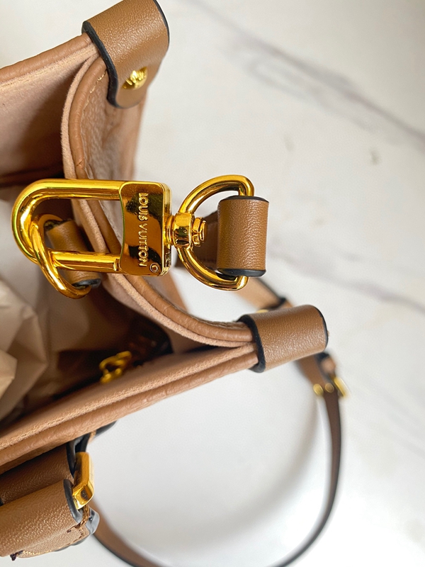 ルイヴィトンバッグ角部分ディテール